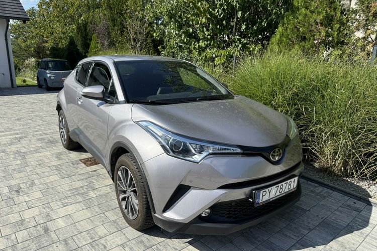 Toyota C-HR Hybryda niski przebieg oryginalny lakier zdjęcie 32