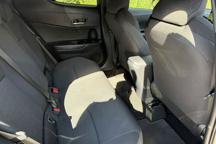 Toyota C-HR Hybryda niski przebieg oryginalny lakier zdjęcie 34