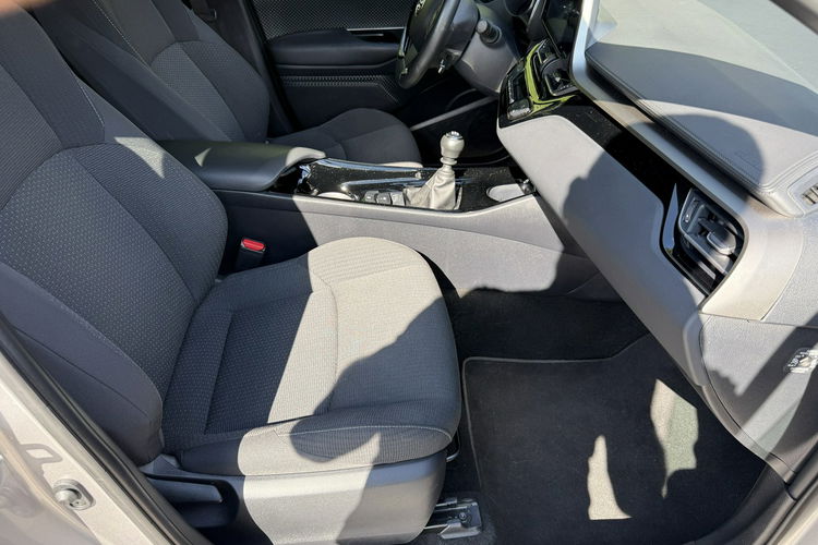Toyota C-HR Hybryda niski przebieg oryginalny lakier zdjęcie 35