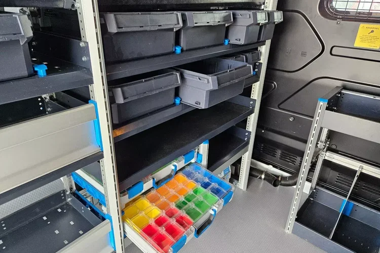 Ford transit-custom L2H2 69900zł NETTO Zabudowa warsztatowa 2.0TdCi/170KM zdjęcie 18