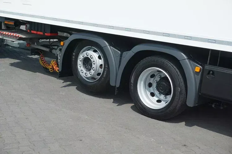 MAN TGX / 24.470 / ACC / E 6 / CHŁODNIA + WINDA / ZESTAW PRZEJAZDOWY zdjęcie 37