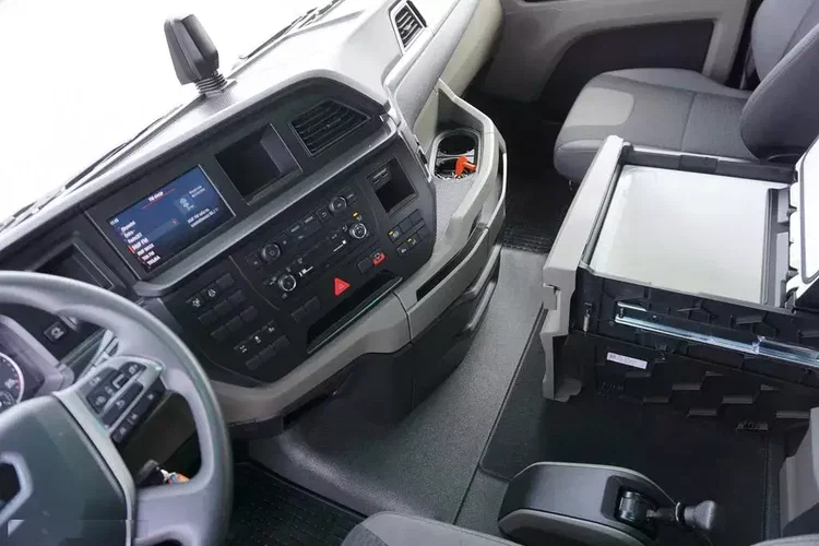 MAN TGX / 24.470 / ACC / E 6 / CHŁODNIA + WINDA / ZESTAW PRZEJAZDOWY zdjęcie 9