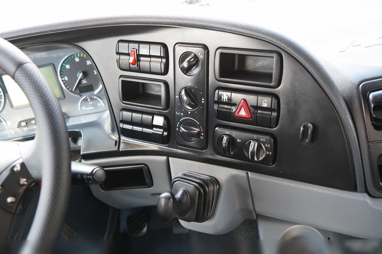 Mercedes -BENZ ACTROS 4141 / 8X6 / WYWROTKA TYLNOZSYPOWA / MEILLER KIPPER 5.3M / MANUAL / PO KONTRAKCIE SERWISOWYM zdjęcie 39