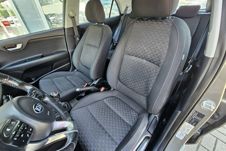 Kia Rio model 2018, grzana kierownica i fotele, asystent pasa, radar zdjęcie 24