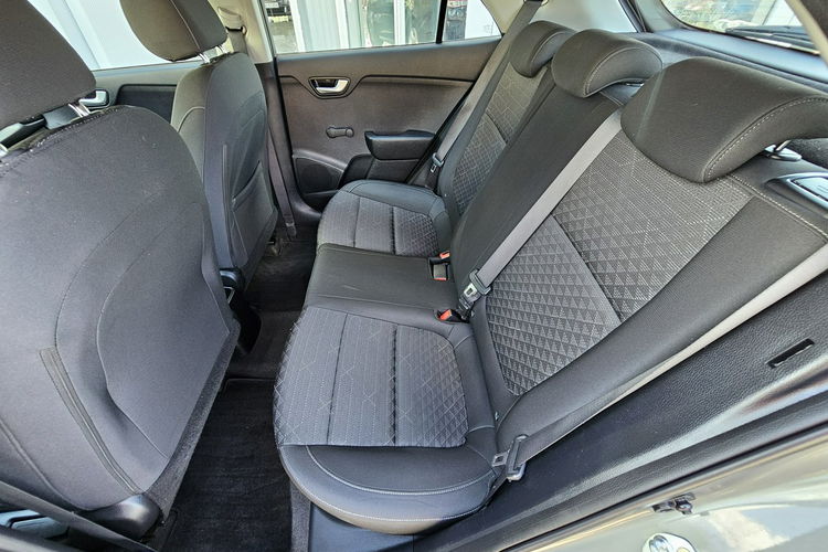Kia Rio model 2018, grzana kierownica i fotele, asystent pasa, radar zdjęcie 25