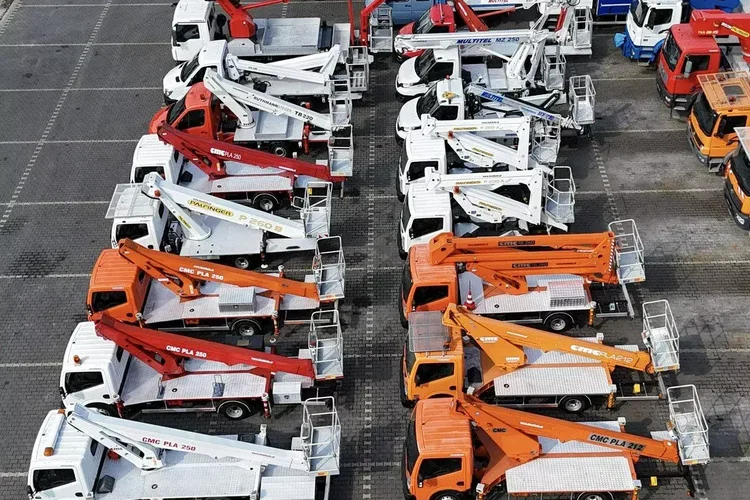 Nissan Zwyżka Podnośnik Koszowy 4X4 CABSTAR MAXITY SPRINTER zdjęcie 27