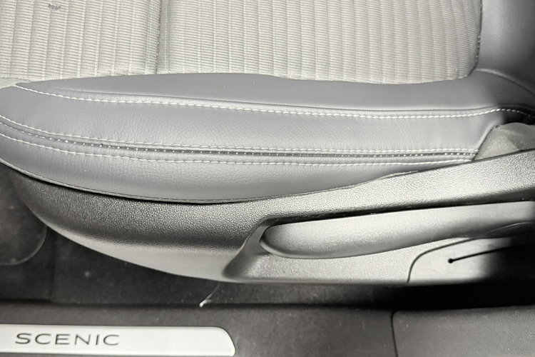 Renault Grand Scenic 1.6DCi 160KM Bose Edition LED R-Link2 Head-Up Kamera zdjęcie 40