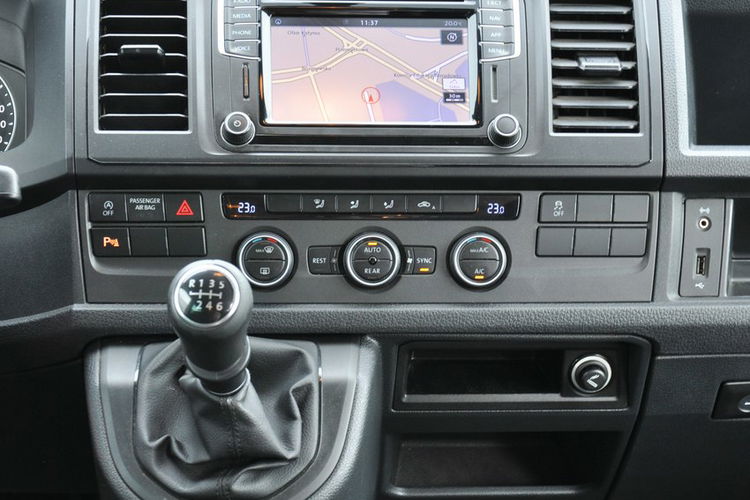 Volkswagen Caravelle 2.0TDI 150KM Comfortline 8-os Nawigacja Kamera Hak SalonPL Gwar. Serwi zdjęcie 23