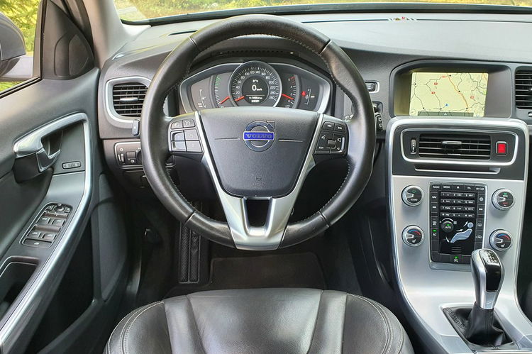 Volvo V60 2.0 D4 190KM # Momentum # NAVI # BiXenon # Skóra # Pełna Dokumentacja zdjęcie 17