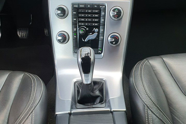 Volvo V60 2.0 D4 190KM # Momentum # NAVI # BiXenon # Skóra # Pełna Dokumentacja zdjęcie 20