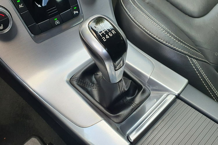 Volvo V60 2.0 D4 190KM # Momentum # NAVI # BiXenon # Skóra # Pełna Dokumentacja zdjęcie 25