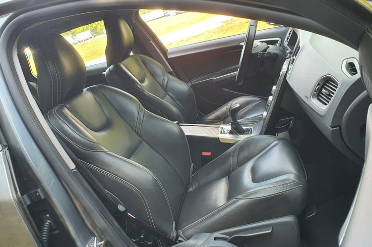 Volvo V60 2.0 D4 190KM # Momentum # NAVI # BiXenon # Skóra # Pełna Dokumentacja zdjęcie 7