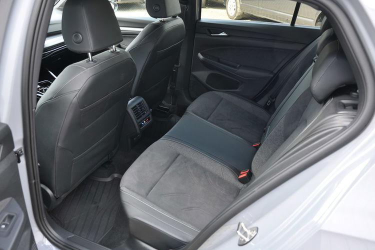 Volkswagen Golf 1.5 eTSI 150KM DSG Style 50Edition Kamera Ambiente Gwar.Fabr SalonPL zdjęcie 29