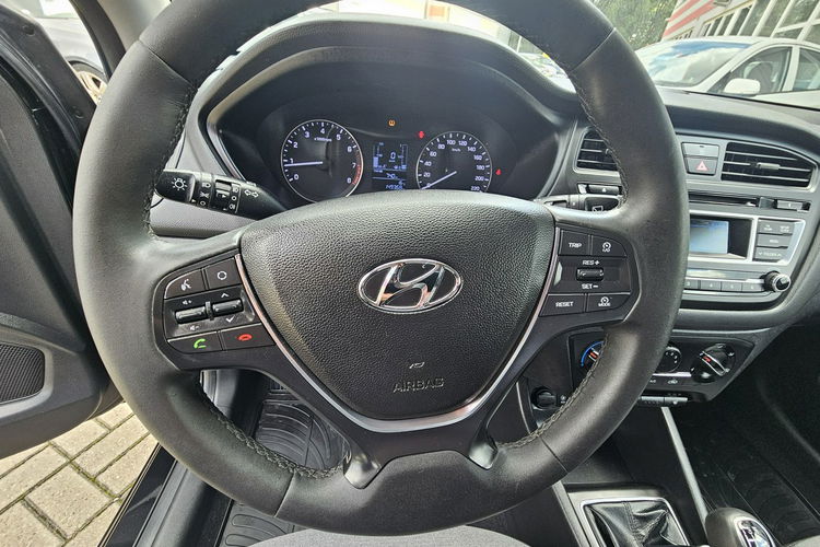 Hyundai i20 Grzane fotele i kierownica, asystent pasa ruchu, zdjęcie 17