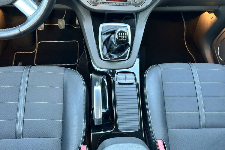 Ford Kuga Titanium zdjęcie 14