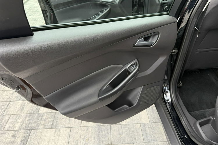 Ford Focus TIANIUM Bezwypadkowy bogato wyposażony zdjęcie 8