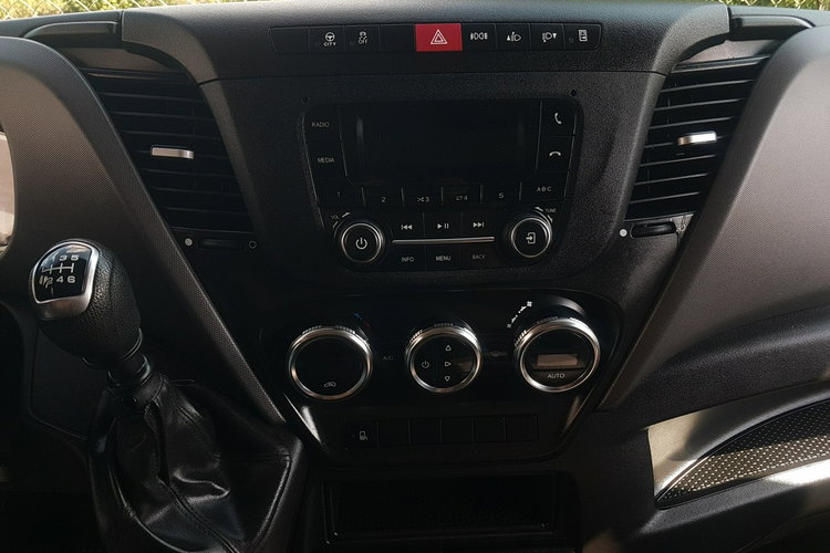 Iveco Daily 50C18 V DAILY 12EP PLANDEKA FIRANKA 5.11x2.48x2.35 SPANIE DMC 3500KG SKRZYNIA zdjęcie 10