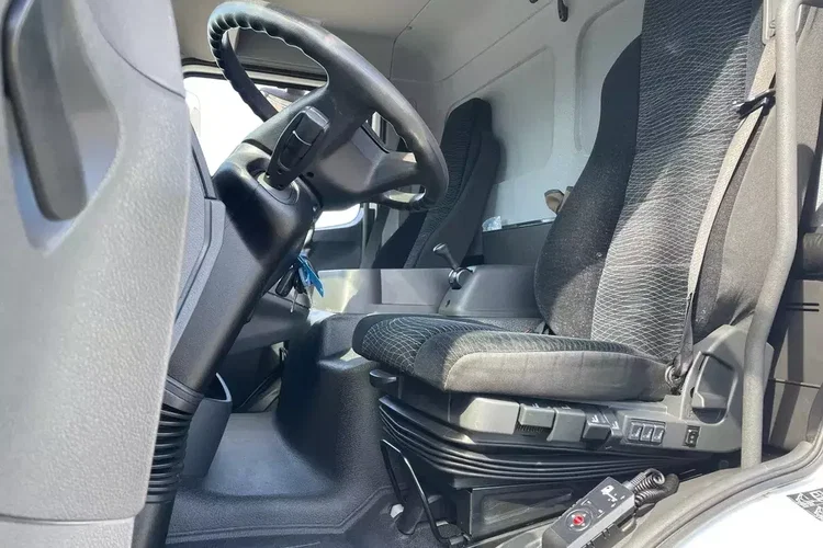 Mercedes ATEGO 818, IZOTERMA OGRZEWANA zdjęcie 12