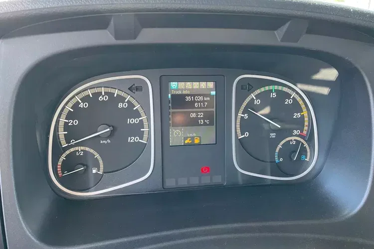 Mercedes ATEGO 818, IZOTERMA OGRZEWANA zdjęcie 13