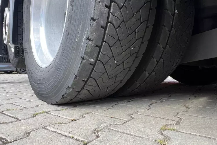 Cysterna paliwowa ESTERER z Niemiec do wszystkich paliw Mercedes Antos 2543 zdjęcie 19