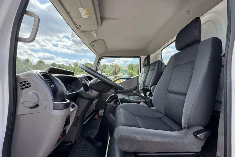 Nissan Cabstar zdjęcie 23