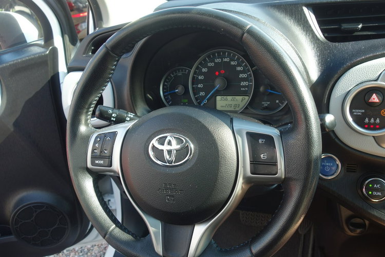 Toyota Yaris Nowa Bateria Stan Bdb zdjęcie 15