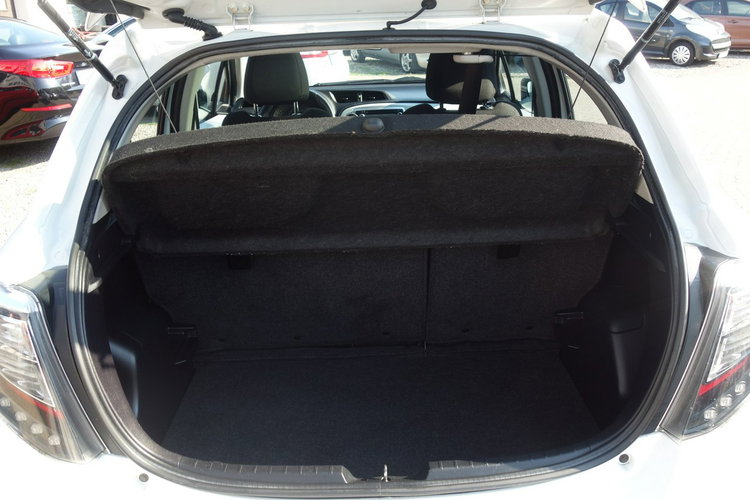 Toyota Yaris Nowa Bateria Stan Bdb zdjęcie 7