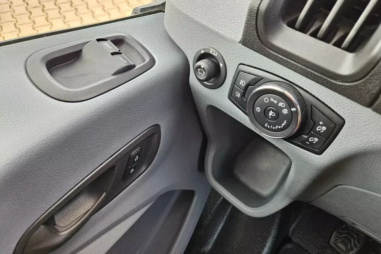 Ford transit L3H2 74999zł NETTO Brygadówka 6 osób 2.0TdCi/170KM zdjęcie 21