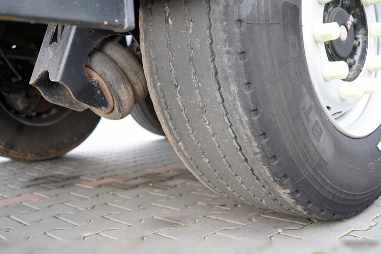 Schmitz / WYWROTKA / ALUMINIOWA / OŚ PODNOSZONA / OSIE SAF / PO KONTRAKCIE SERWISOWYM zdjęcie 13