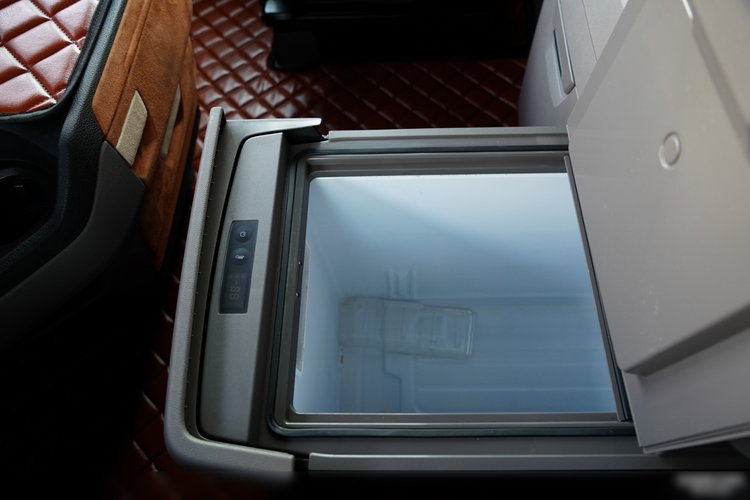 Scania S 500 / RETARDER / KLIMA POSTOJOWA / CAŁA NA PODUSZKACH / OPONY 100% / NAVI / PO KONTRAKCIE SERWISOWYM zdjęcie 29