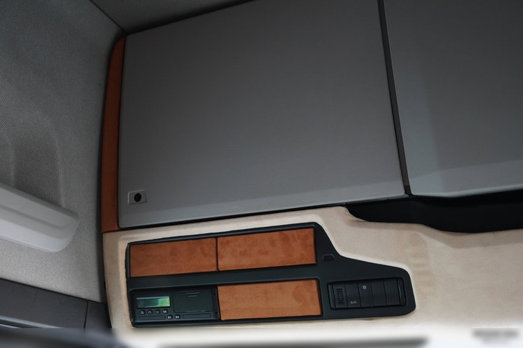 Scania S 500 / RETARDER / KLIMA POSTOJOWA / CAŁA NA PODUSZKACH / OPONY 100% / NAVI / PO KONTRAKCIE SERWISOWYM zdjęcie 36