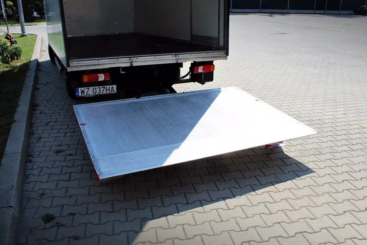 Iveco Daily 35S18 kontener 9eu palet + winda Dhollandia750kg zdjęcie 18