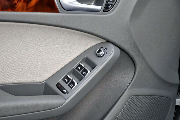 Audi A4 3.0TDI(204KM) Lift Bi-Xenon Led Klimatronik Chrom Parktronik Alu16"ASO zdjęcie 36