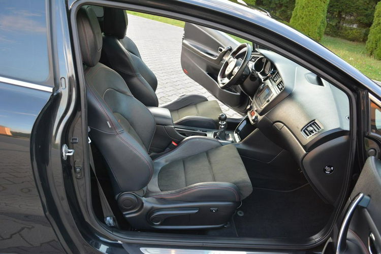 Kia Pro Cee'd GT Navi Panorama Ledy Bixenon Skóry Recaro Kamera Grzana kierownica zdjęcie 16