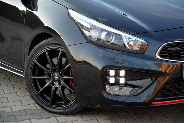 Kia Pro Cee'd GT Navi Panorama Ledy Bixenon Skóry Recaro Kamera Grzana kierownica zdjęcie 5