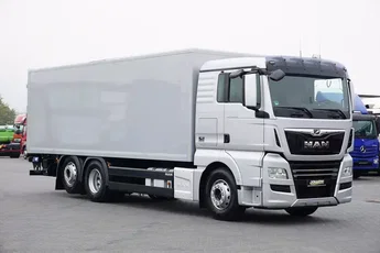 MAN TGX / 26.420 / ACC / E 6 / KONTENER + WINDA / OŚ SKRĘTNA / 18 PALET