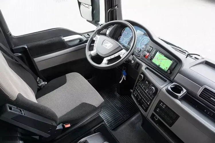 MAN TGX / 26.420 / ACC / E 6 / KONTENER + WINDA / OŚ SKRĘTNA / 18 PALET zdjęcie 12