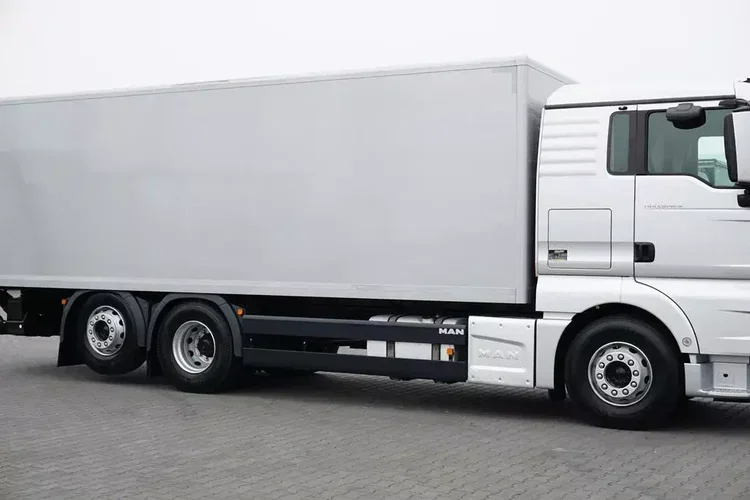 MAN TGX / 26.420 / ACC / E 6 / KONTENER + WINDA / OŚ SKRĘTNA / 18 PALET zdjęcie 15