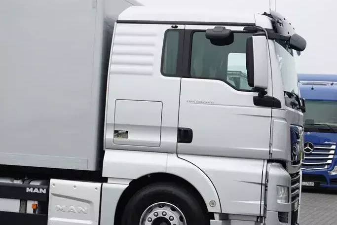 MAN TGX / 26.420 / ACC / E 6 / KONTENER + WINDA / OŚ SKRĘTNA / 18 PALET zdjęcie 24