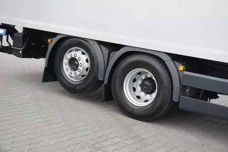 MAN TGX / 26.420 / ACC / E 6 / KONTENER + WINDA / OŚ SKRĘTNA / 18 PALET zdjęcie 26