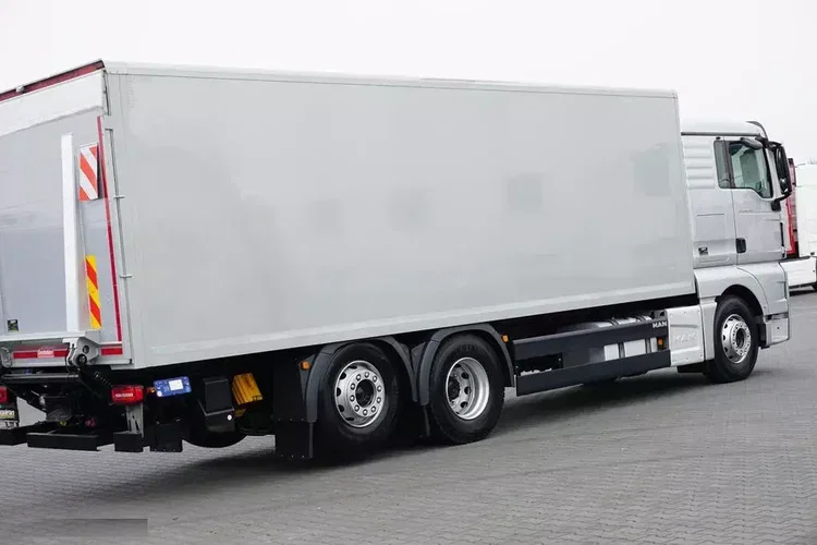 MAN TGX / 26.420 / ACC / E 6 / KONTENER + WINDA / OŚ SKRĘTNA / 18 PALET zdjęcie 28