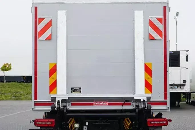 MAN TGX / 26.420 / ACC / E 6 / KONTENER + WINDA / OŚ SKRĘTNA / 18 PALET zdjęcie 29