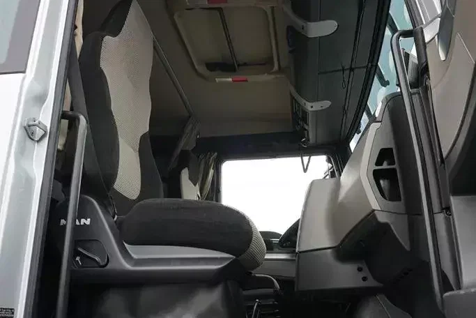 MAN TGX / 26.420 / ACC / E 6 / KONTENER + WINDA / OŚ SKRĘTNA / 18 PALET zdjęcie 8