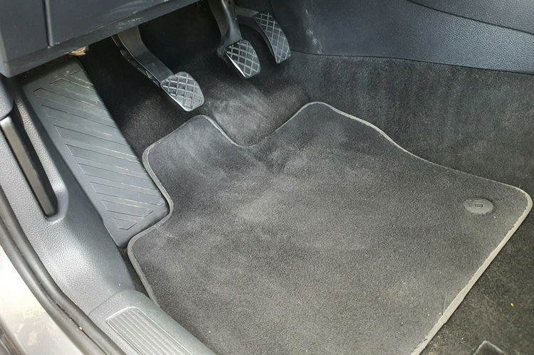 Volkswagen Golf 1.6 TDI # Highline # Navi # Climatronic # Kamera # PółSkóra # MegaStan zdjęcie 14