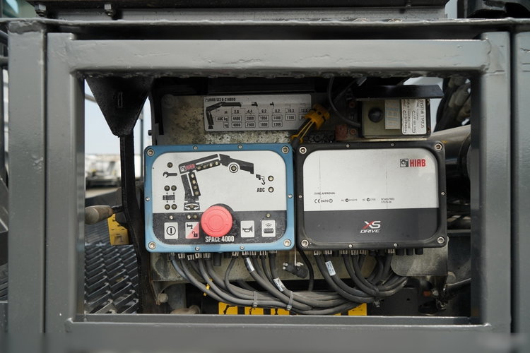 Mercedes AXOR 2633 / 6x4 / WYWROTKA  5.3 M / HYDROBURTA  / + HDS HIAB 122 B-2 / STEROWANIE RADIOWE / ROTATOR / MANUAL /   / 2013 ROK  zdjęcie 27