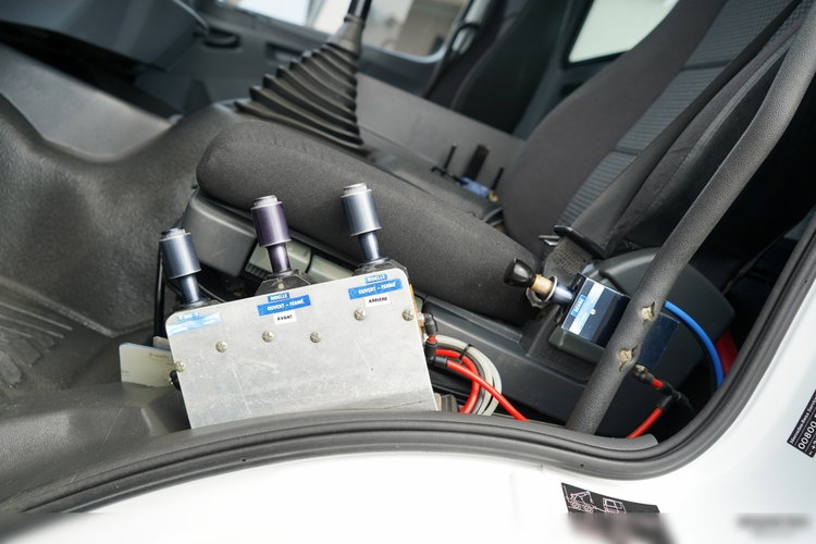 Mercedes AXOR 2633 / 6x4 / WYWROTKA  5.3 M / HYDROBURTA  / + HDS HIAB 122 B-2 / STEROWANIE RADIOWE / ROTATOR / MANUAL /   / 2013 ROK  zdjęcie 35