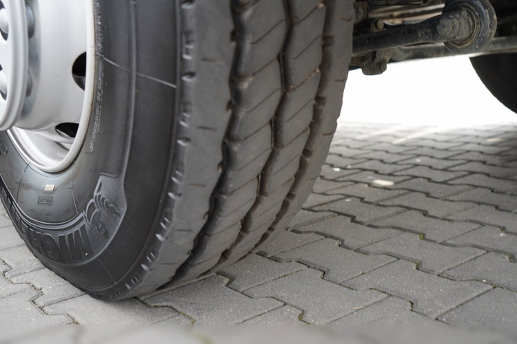 Mercedes / AROCS 2640 / 6x4 / SKRZYNIOWY - 6, 5 M / HDS HIAB XS 144 / wysów: 12, 5 M / EURO 6 / STEROWANIE RADIOWE / ROTATOR / OPONY 100 % / zdjęcie 22