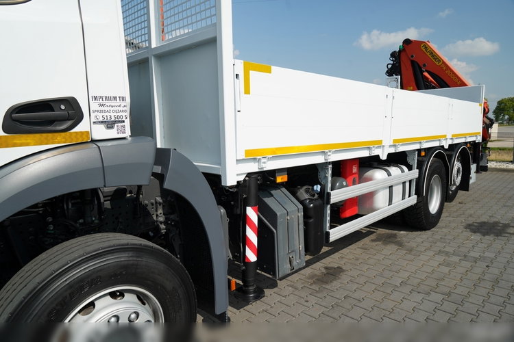 Mercedes / AROCS 2643 / 6x2 / SKRZYNIOWY - 6.4 M / HDS palfinger pk 20001-k - wysów: 10.2 M / OŚ PODNOSZONA / STEROWANIE RADIOWE / ROTATOR / WIDŁY / OPONY 100 % / 2017 ROK zdjęcie 18