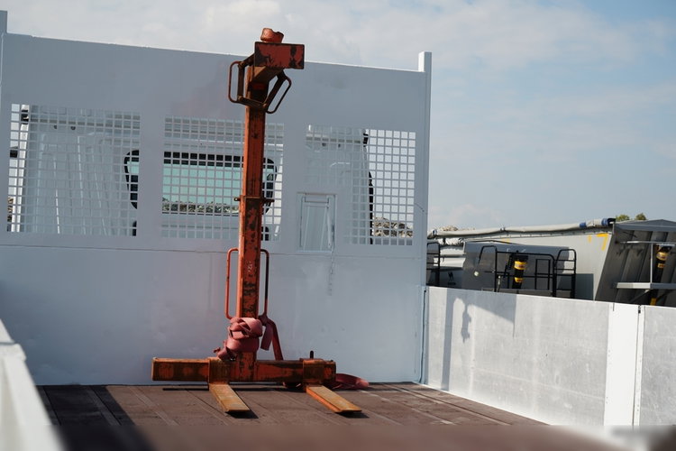 Mercedes / AROCS 2643 / 6x2 / SKRZYNIOWY - 6.4 M / HDS palfinger pk 20001-k - wysów: 10.2 M / OŚ PODNOSZONA / STEROWANIE RADIOWE / ROTATOR / WIDŁY / OPONY 100 % / 2017 ROK zdjęcie 24