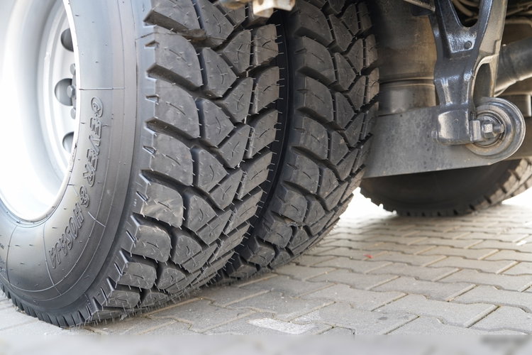 Mercedes / AROCS 2643 / 6x2 / SKRZYNIOWY - 6.4 M / HDS palfinger pk 20001-k - wysów: 10.2 M / OŚ PODNOSZONA / STEROWANIE RADIOWE / ROTATOR / WIDŁY / OPONY 100 % / 2017 ROK zdjęcie 28